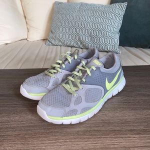 Womens Nike Flex 2012 Size 10